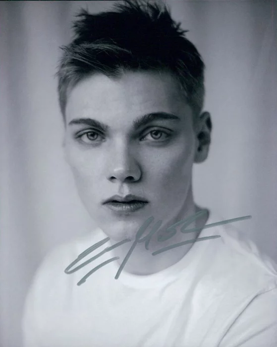 Levi Meaden autograph
