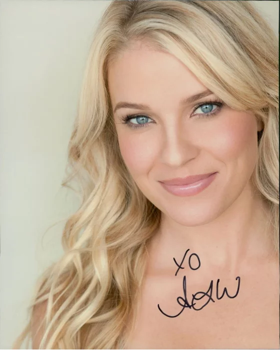 Alicia Leigh Willis autograph