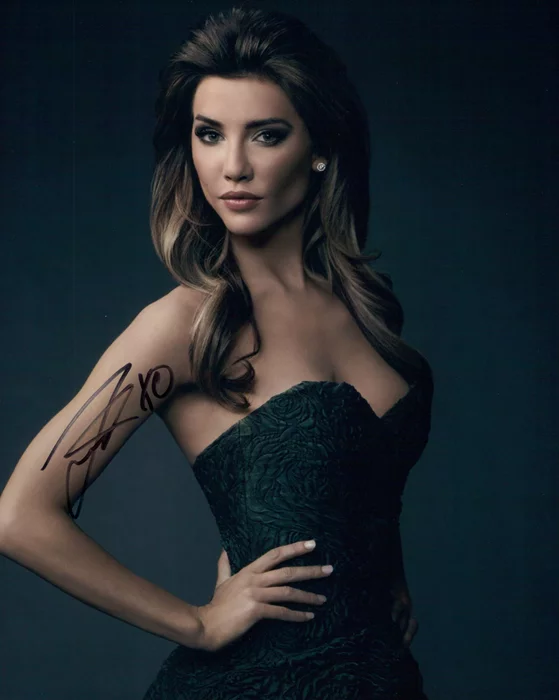 Jacqueline MacInnes Wood autograph