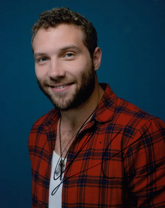 Jai Courtney autograph