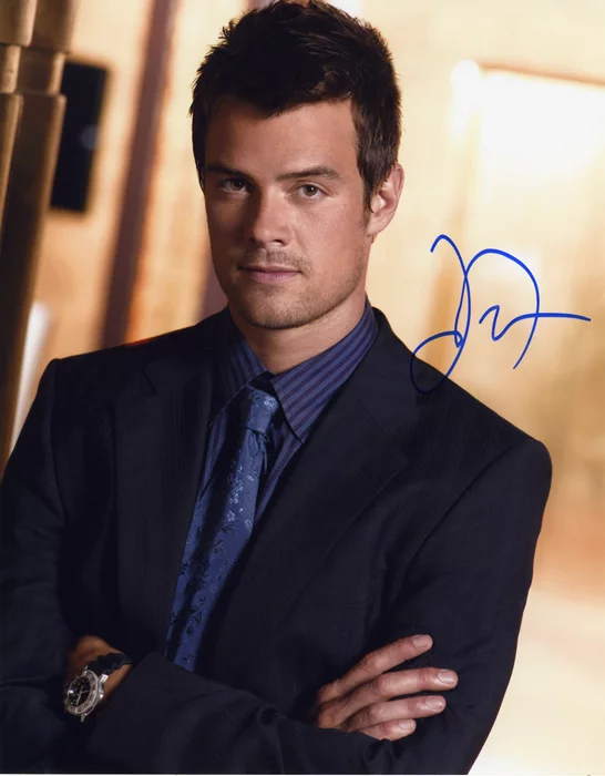 Josh Duhamel autograph