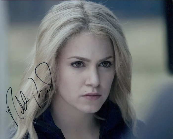 Nikki Reed autograph