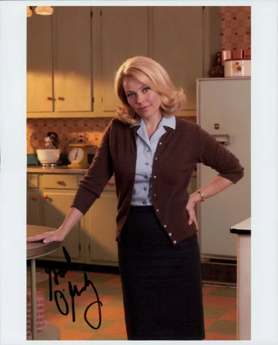 Gail O'Grady autograph