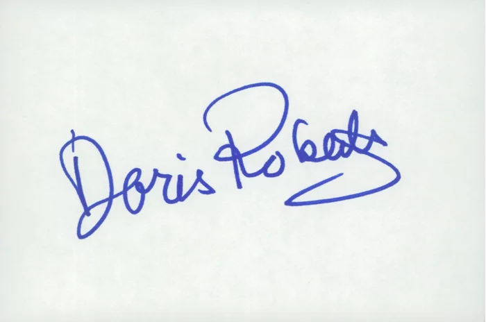 Doris Roberts autograph