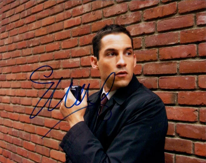 Enrique Murciano autograph