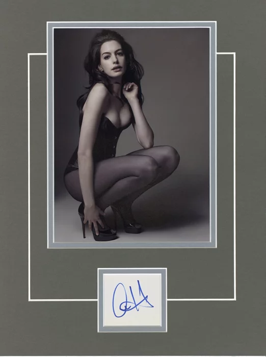 Anne Hathaway autograph