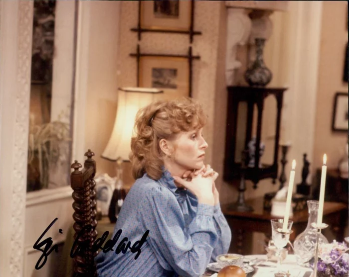 Liza Goddard autograph
