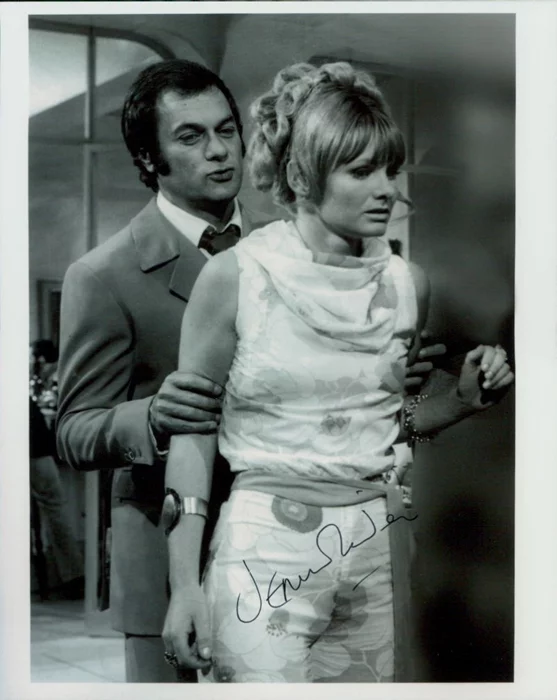 Jennie Linden autograph