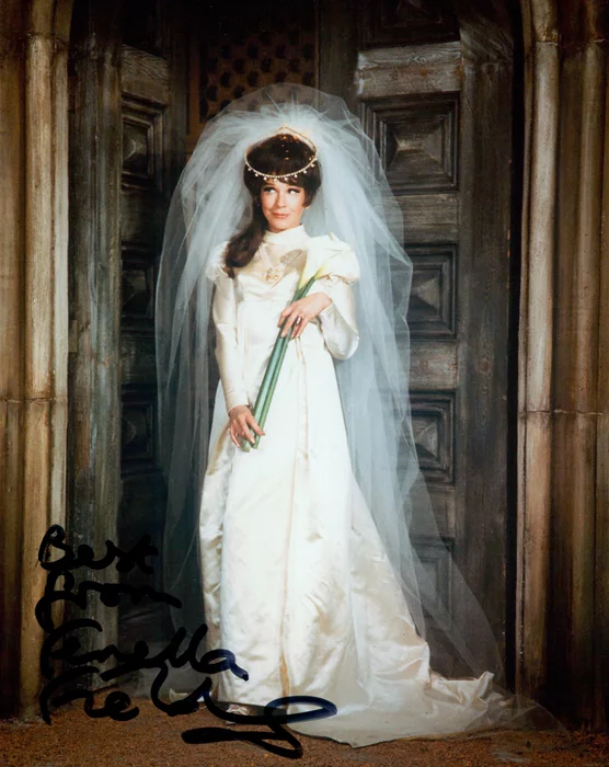Fenella Fielding autograph