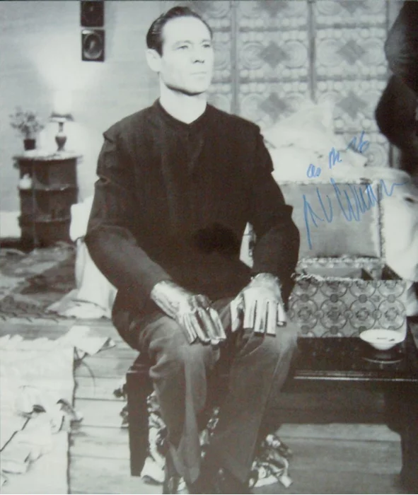 Joseph Wiseman autograph