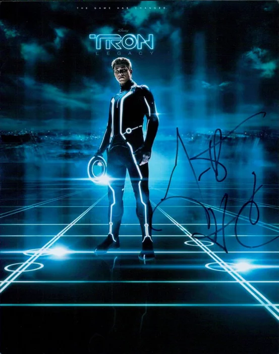 Garrett Hedlund autograph