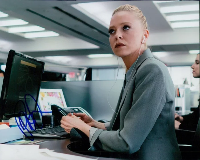 Portia Doubleday autograph