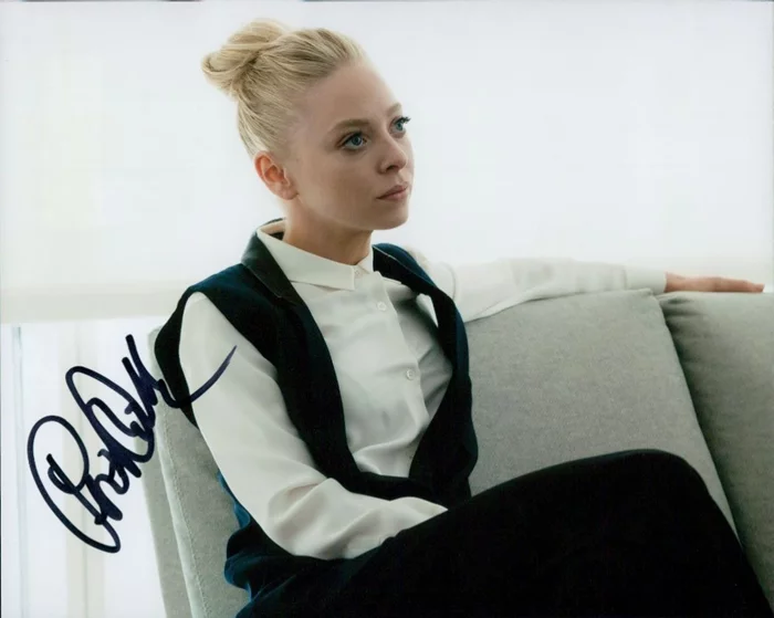 Portia Doubleday autograph