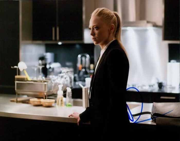 Portia Doubleday autograph