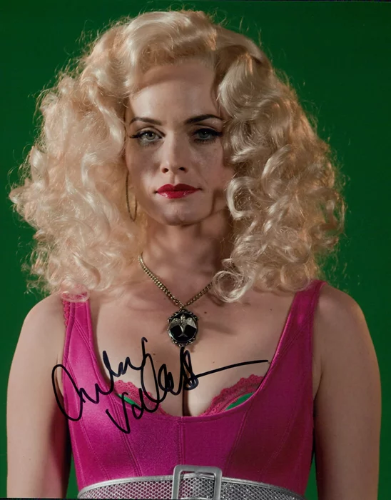 Amber Valletta autograph