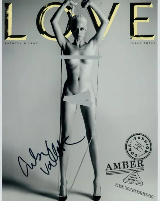 Amber Valletta autograph