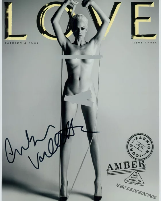 Amber Valletta autograph