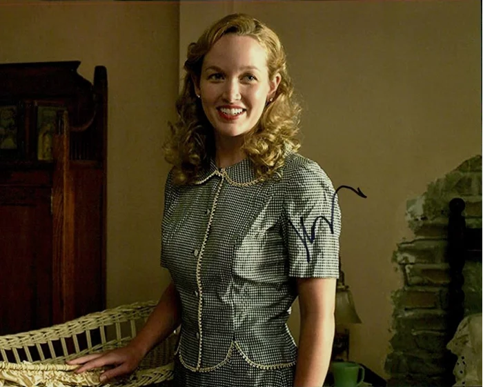 Kelley Jakle autograph