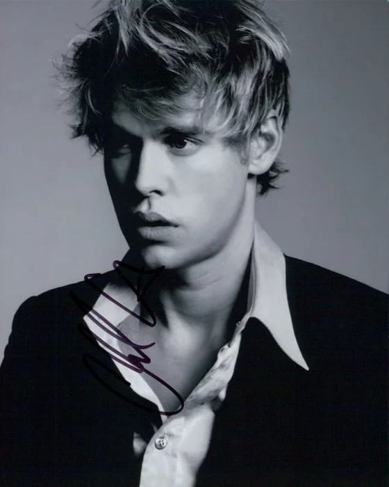 Chord Overstreet autograph