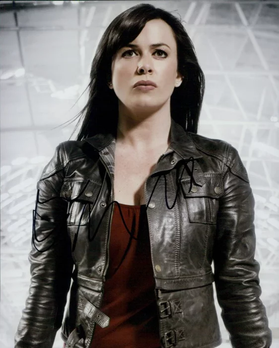 Eve Myles autograph