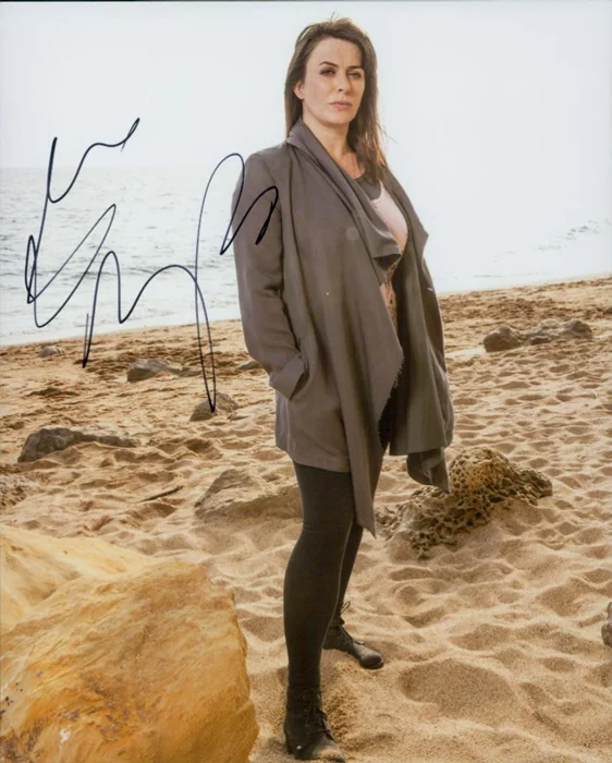 Eve Myles autograph