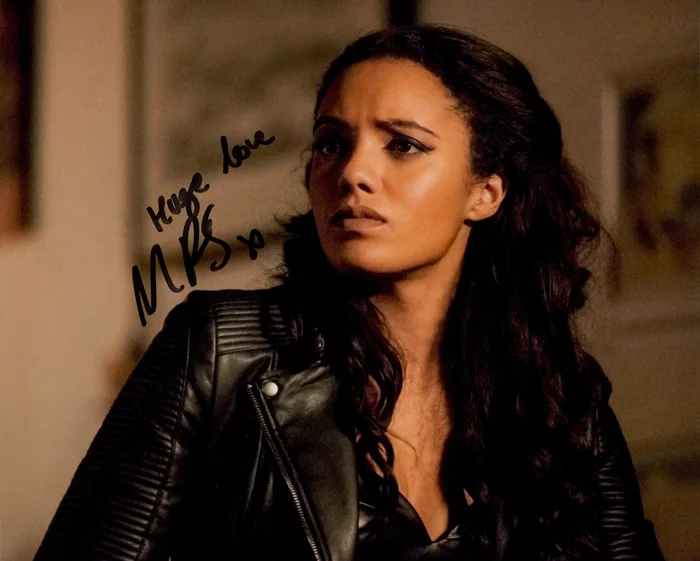 Maisie Sellers-Richardson autograph