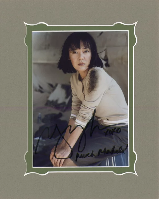 Yunjin Kim autograph