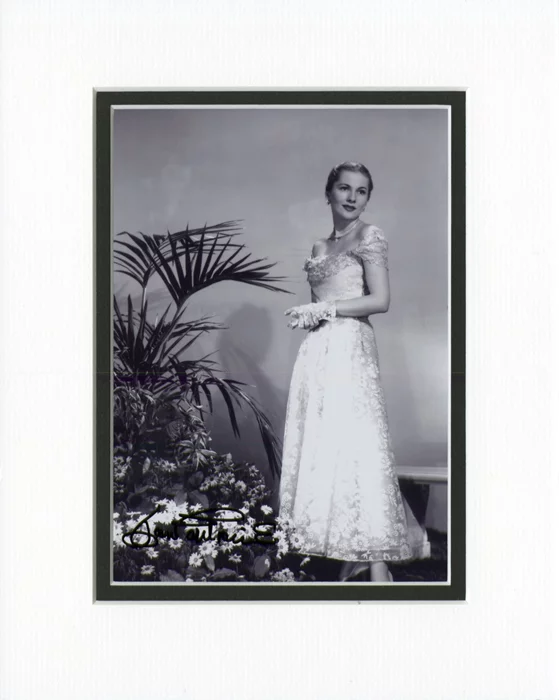 Joan Fontaine autograph
