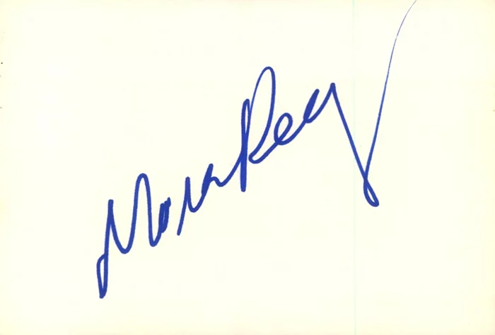 Moira Kelly autograph