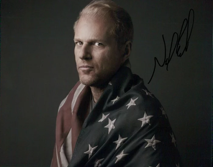 Noah Emmerich autograph