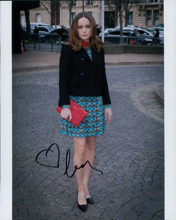 Brie Larson autograph