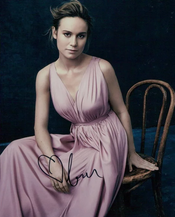 Brie Larson autograph