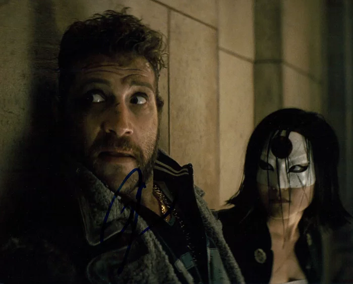 Jai Courtney autograph