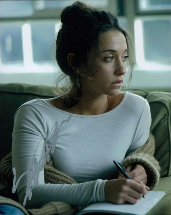 Stella Maeve autograph