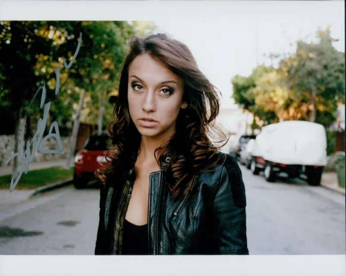 Stella Maeve autograph