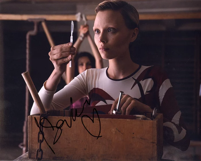 Ivanna Sakhno autograph