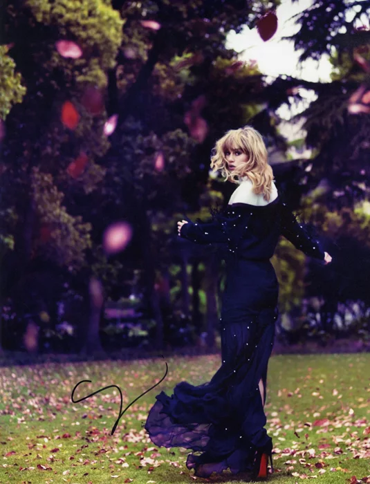 Suki Waterhouse autograph