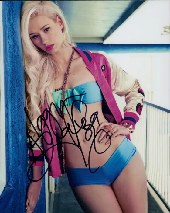 Iggy Azalea autograph