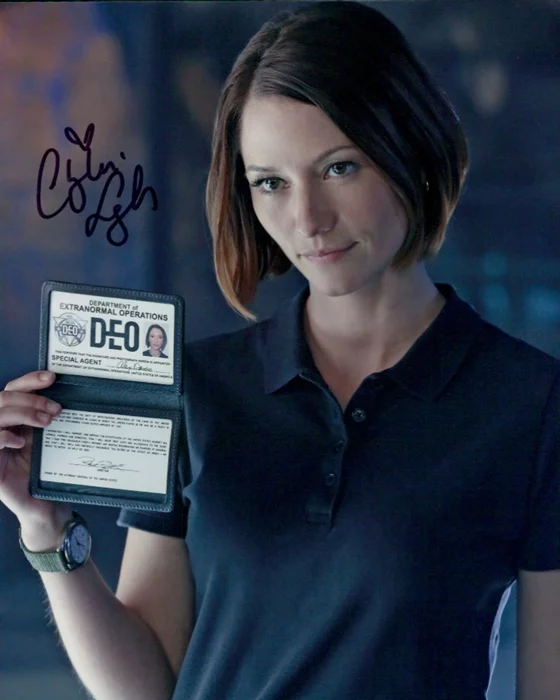 Chyler Leigh autograph