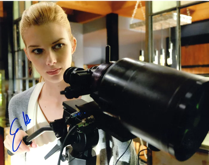 Emma Ishta autograph