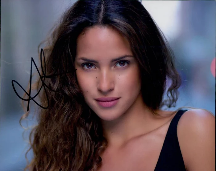 Adria Arjona autograph