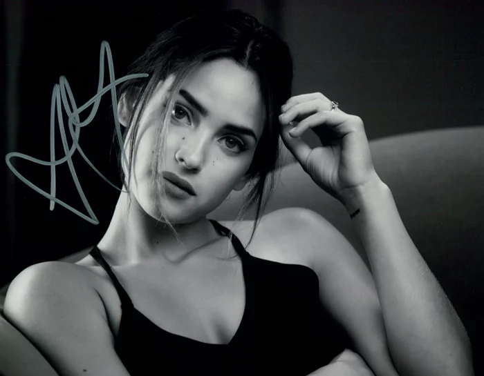 Adria Arjona autograph