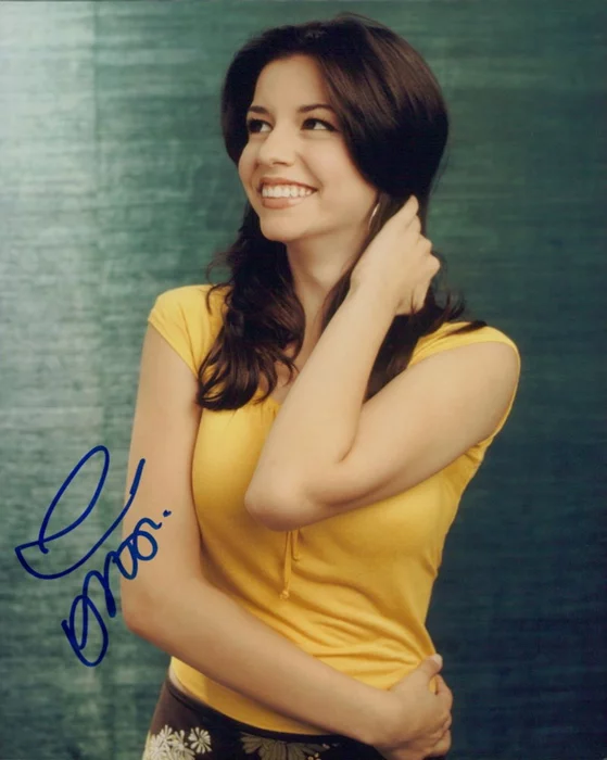 Masiela Lusha autograph