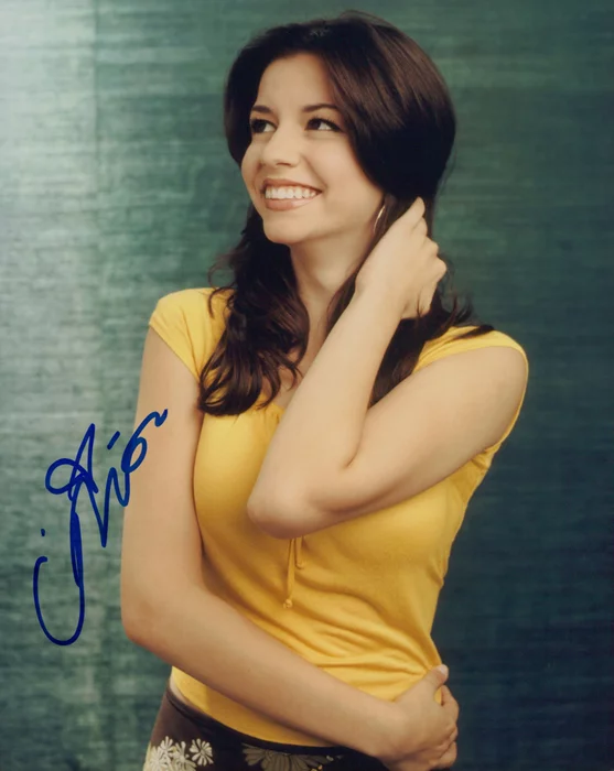 Masiela Lusha autograph