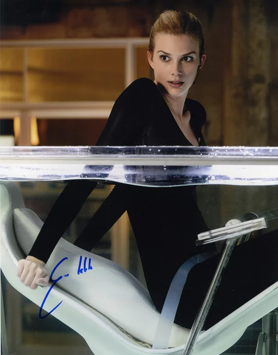 Emma Ishta autograph