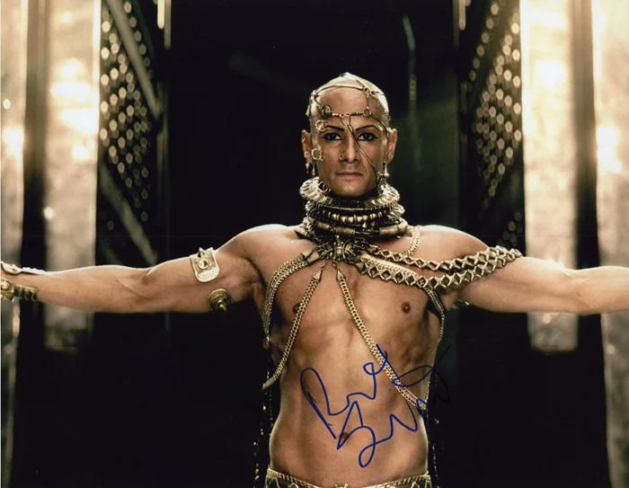 Rodrigo Santoro autograph