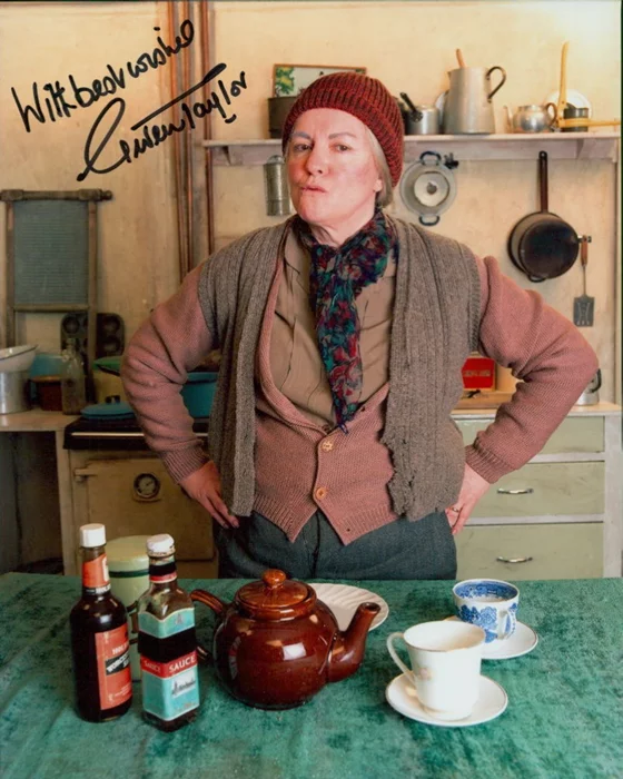 Gwen Taylor autograph