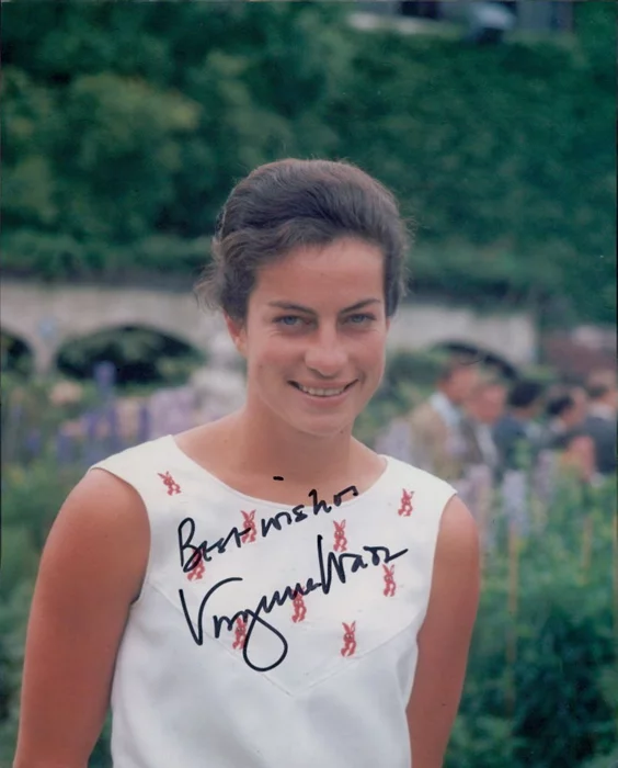 Virginia Wade autograph