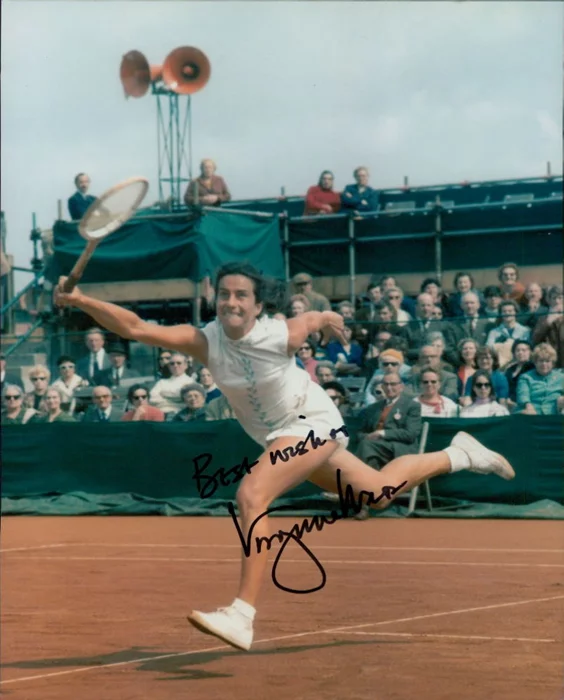 Virginia Wade autograph