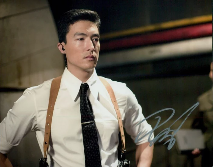 Daniel Henney autograph